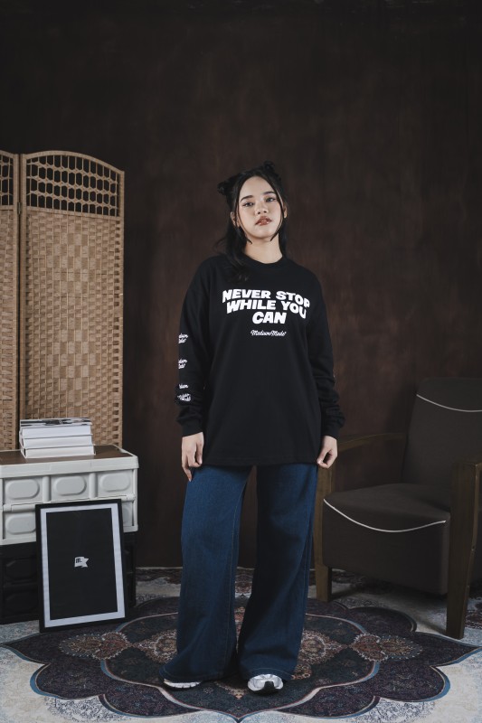 TYPOGRAPHY LONG SLEEVE (BLACK,WHITE)